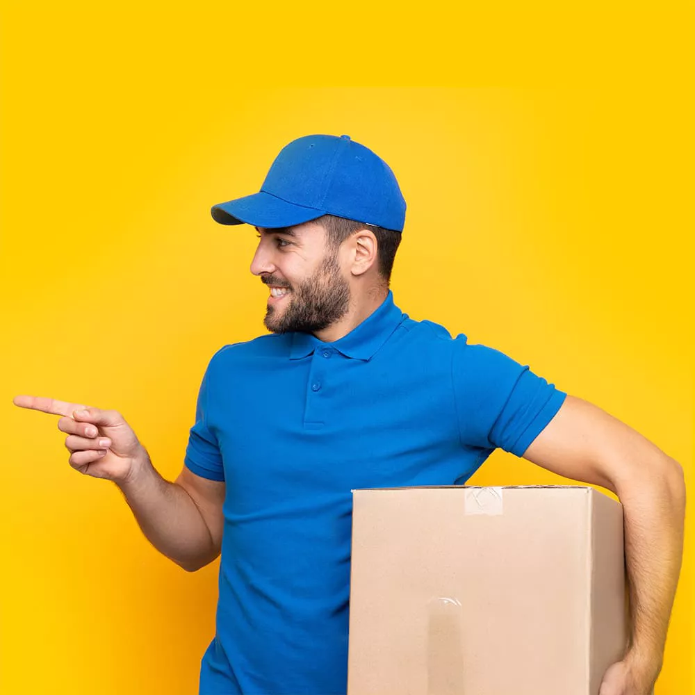 Potrai pagare direttamente al coriere delivery guy with box